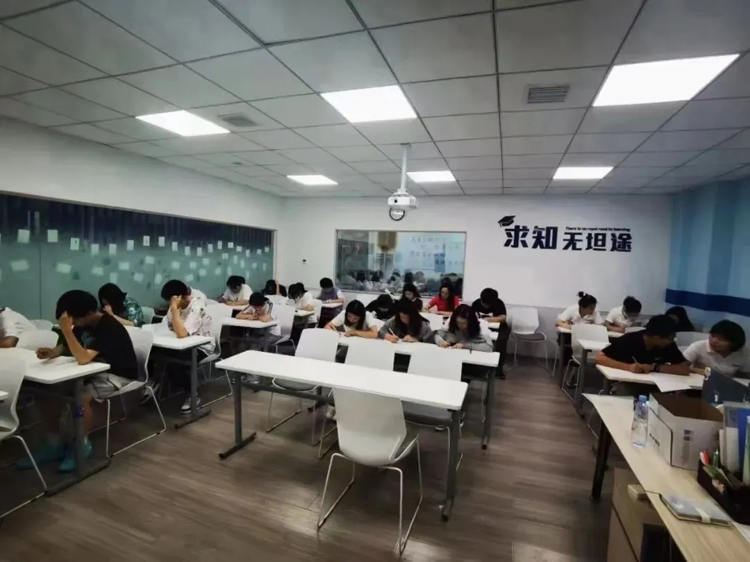 2026北京丰台区初一/初二/初三全科辅导班哪家好?一对一/小班课/国庆短期辅导推荐锐满分教育-第4张图片-四季读书网