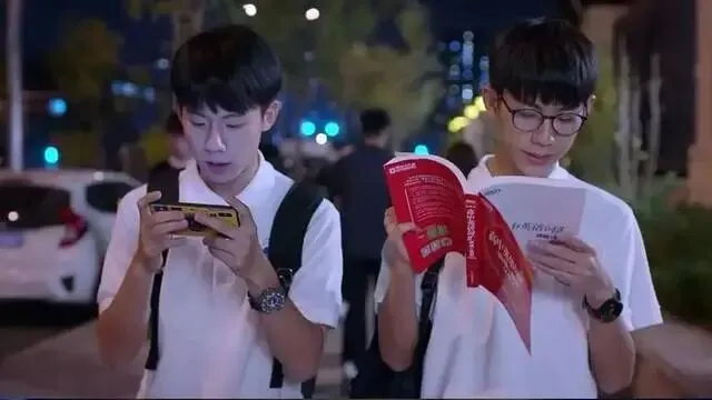 亲历一个初二孩子手机成瘾全过程,我终于看懂孩子的“手机瘾”-第5张图片-四季读书网 亲历一个初二孩子手机成瘾全过程,我终于看懂孩子的“手机瘾”-第5张图片-四季读书网