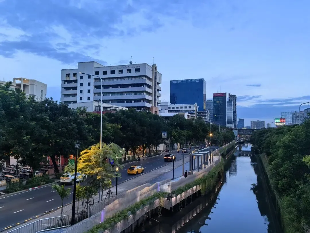 2026年高考3大巨变:民办预冷、医学暴跌、电气起飞!2027年的考生们,该怎么选?-第2张图片-四季读书网