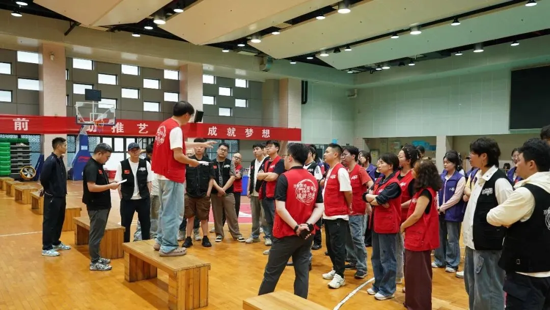 【高分卷】2027届百校联考丨第一次模拟考试高分卷一览-第8张图片-四季读书网