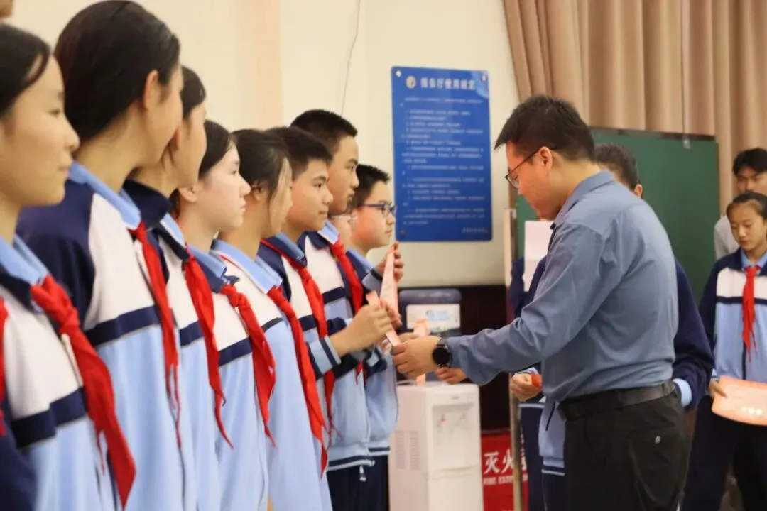 【励志活动】| 彩虹初中初二年级“见贤思齐励心志 笃行不怠向未来”励志活动-第21张图片-四季读书网 【励志活动】| 彩虹初中初二年级“见贤思齐励心志 笃行不怠向未来”励志活动-第21张图片-四季读书网