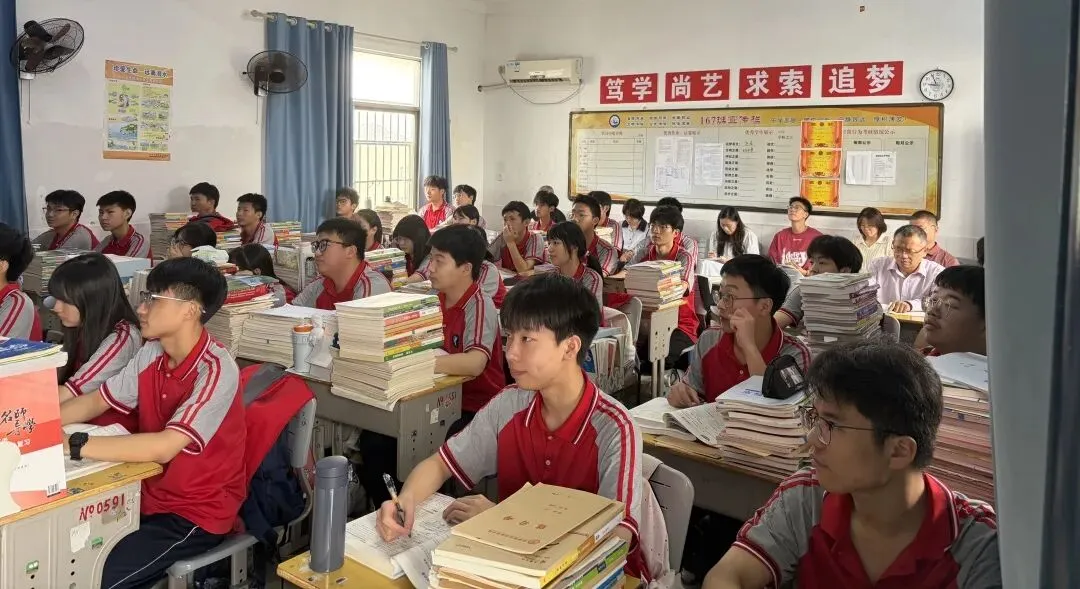 研思赋能新高考 深耕课堂促提升——云梦高级中学高三一轮复习研讨课活动报道-第6张图片-四季读书网