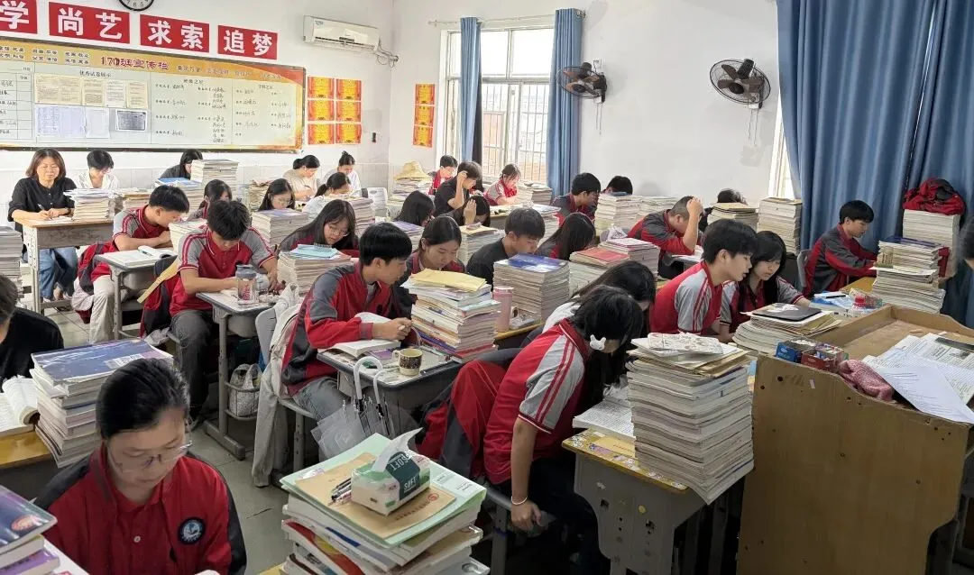 研思赋能新高考 深耕课堂促提升——云梦高级中学高三一轮复习研讨课活动报道-第7张图片-四季读书网