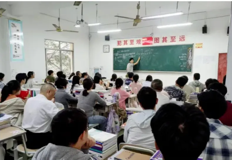 重庆高考全日制冲刺班 | 重庆奥林高三全托班 2027 学费标准及秋季入学条件-第10张图片-四季读书网