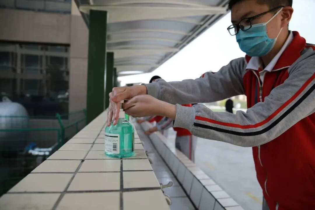 直击河南初三复学第一天——午间用餐“硬核”依旧,走读离校秩序井然-第9张图片-四季读书网