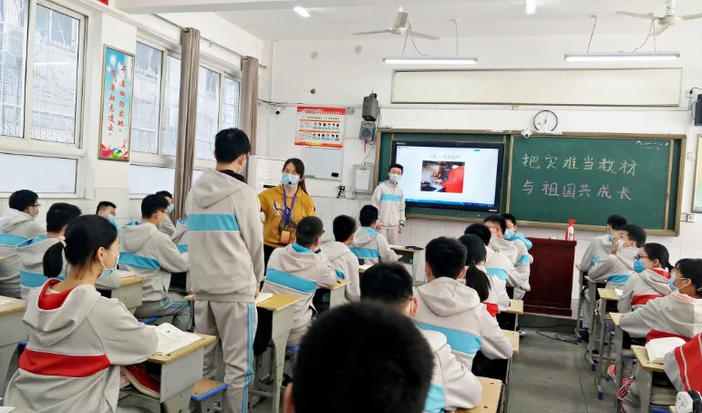 直击河南初三复学第一天——午间用餐“硬核”依旧,走读离校秩序井然-第15张图片-四季读书网