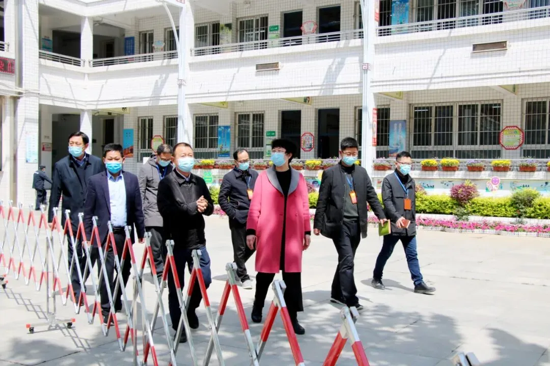 直击河南初三复学第一天——午间用餐“硬核”依旧,走读离校秩序井然-第18张图片-四季读书网
