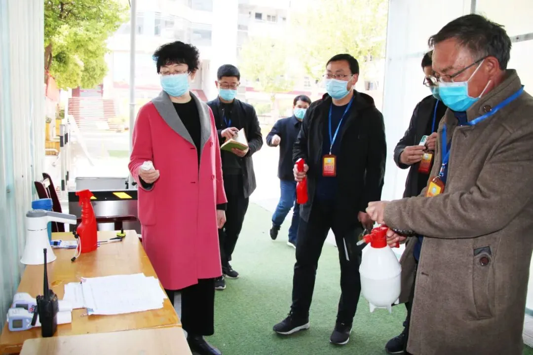 直击河南初三复学第一天——午间用餐“硬核”依旧,走读离校秩序井然-第19张图片-四季读书网
