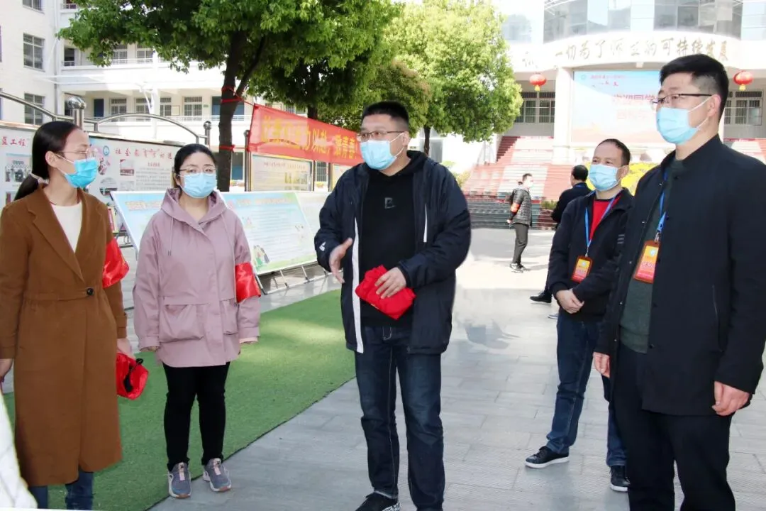 直击河南初三复学第一天——午间用餐“硬核”依旧,走读离校秩序井然-第21张图片-四季读书网