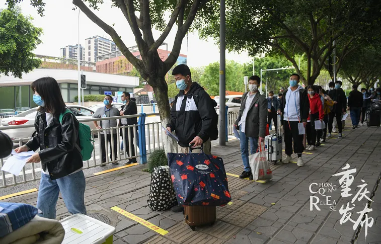 重庆初三、高三和中职毕业年级明日开学,同学们返校了-第3张图片-四季读书网