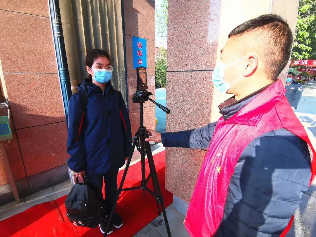 我叫庞梦涵,初三走读生!-第12张图片-四季读书网