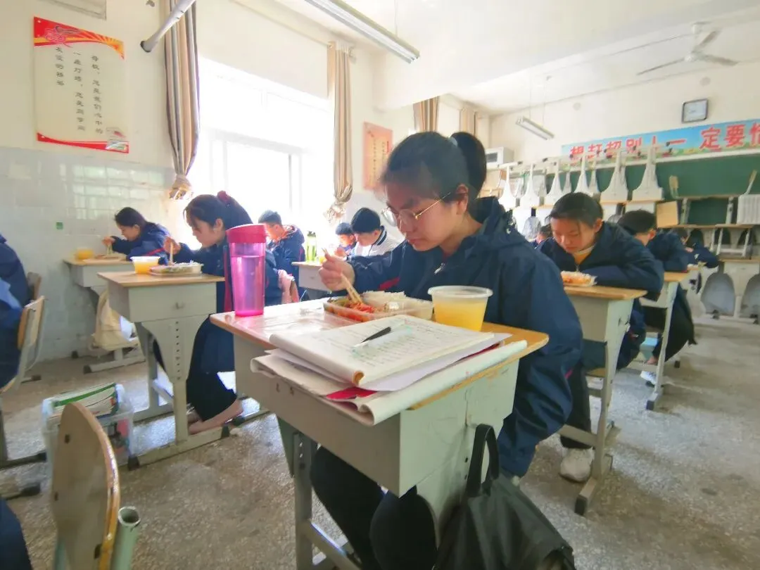 我叫庞梦涵,初三走读生!-第28张图片-四季读书网