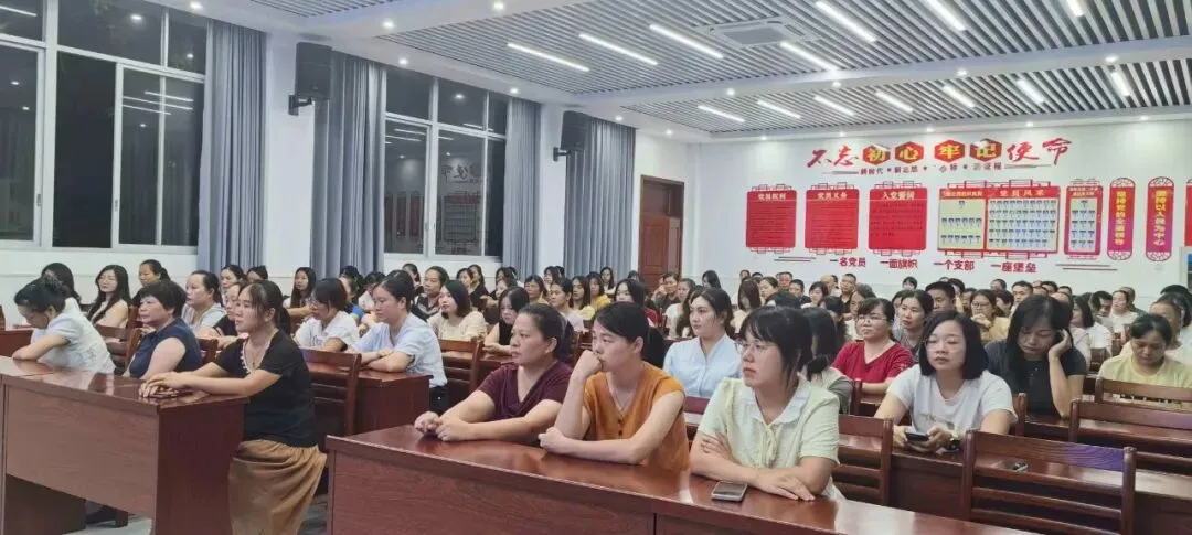 分层施策精培育 家校同心战中考|南靖二中初三年分批次召开毕业班家长会-第8张图片-四季读书网