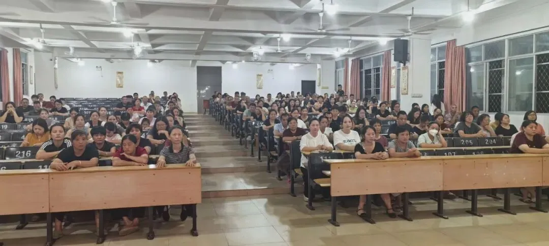 分层施策精培育 家校同心战中考|南靖二中初三年分批次召开毕业班家长会-第10张图片-四季读书网