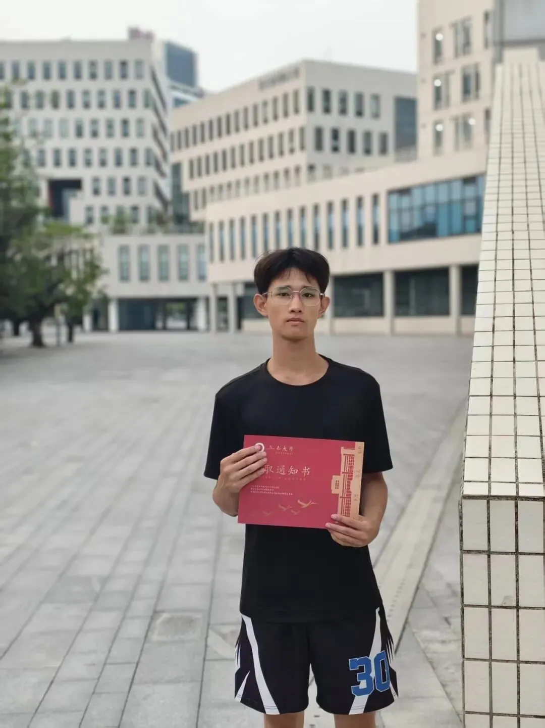 铸魂强师 奋进有我 | 普宁市华侨中学高考成绩优秀团队师生风采(三)-第2张图片-四季读书网 铸魂强师 奋进有我 | 普宁市华侨中学高考成绩优秀团队师生风采(三)-第2张图片-四季读书网