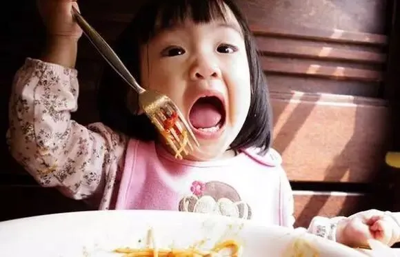 皮肤太白不是好事!杭州初二小美女成绩下滑严重,真实原因让妈妈震惊-第2张图片-四季读书网