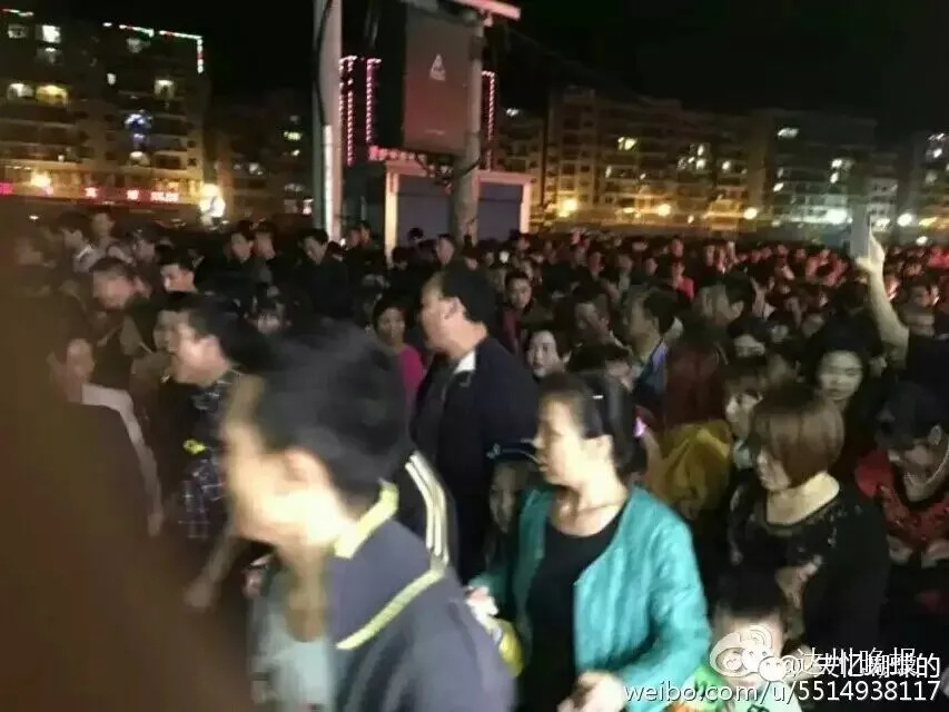 初二男生突然死于居民楼后,遗体旁发现……家属已同意尸检-第8张图片-四季读书网