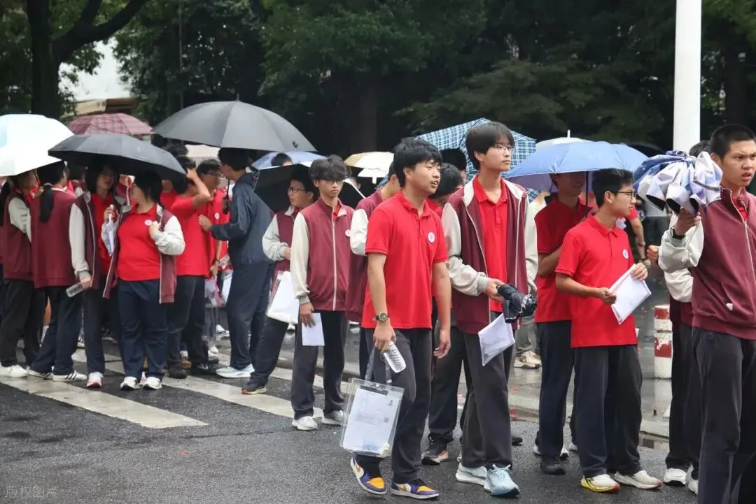 2026 高考录取率全曝光:北京 5 个人出 1 个 985,河南 111 个才出 1 个,差在哪?-第6张图片-四季读书网