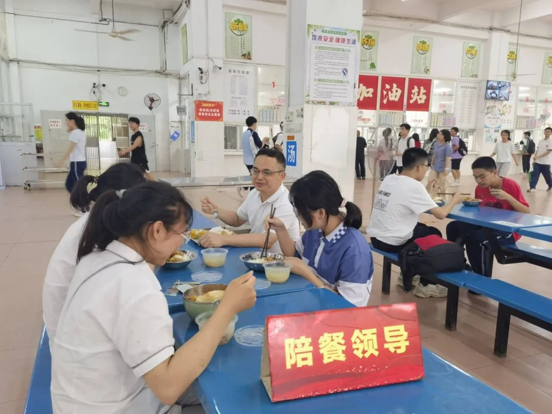 爱心加餐 助赢高考 ——梧州高中高三备考攻坚阶段营养加餐活动-第3张图片-四季读书网 爱心加餐 助赢高考 ——梧州高中高三备考攻坚阶段营养加餐活动-第3张图片-四季读书网
