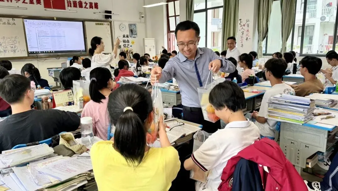 爱心加餐 助赢高考 ——梧州高中高三备考攻坚阶段营养加餐活动-第4张图片-四季读书网 爱心加餐 助赢高考 ——梧州高中高三备考攻坚阶段营养加餐活动-第4张图片-四季读书网