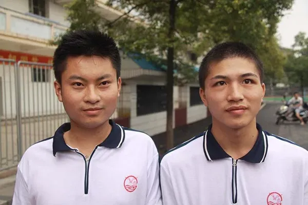 江西2名少年为救全车人放弃高考,拒绝清华破格录取!12年后,他们的现状让人泪目…-第2张图片-四季读书网