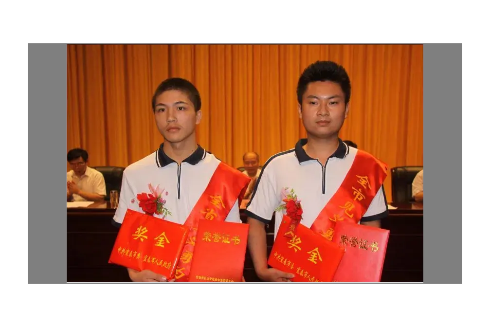 江西2名少年为救全车人放弃高考,拒绝清华破格录取!12年后,他们的现状让人泪目…-第6张图片-四季读书网