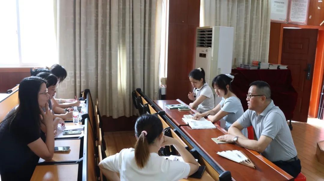 共研中考备考 同促课堂提质——来宾市第十中学到南宁市第十七中学开展第四期校际交流活动-第14张图片-四季读书网 共研中考备考 同促课堂提质——来宾市第十中学到南宁市第十七中学开展第四期校际交流活动-第14张图片-四季读书网