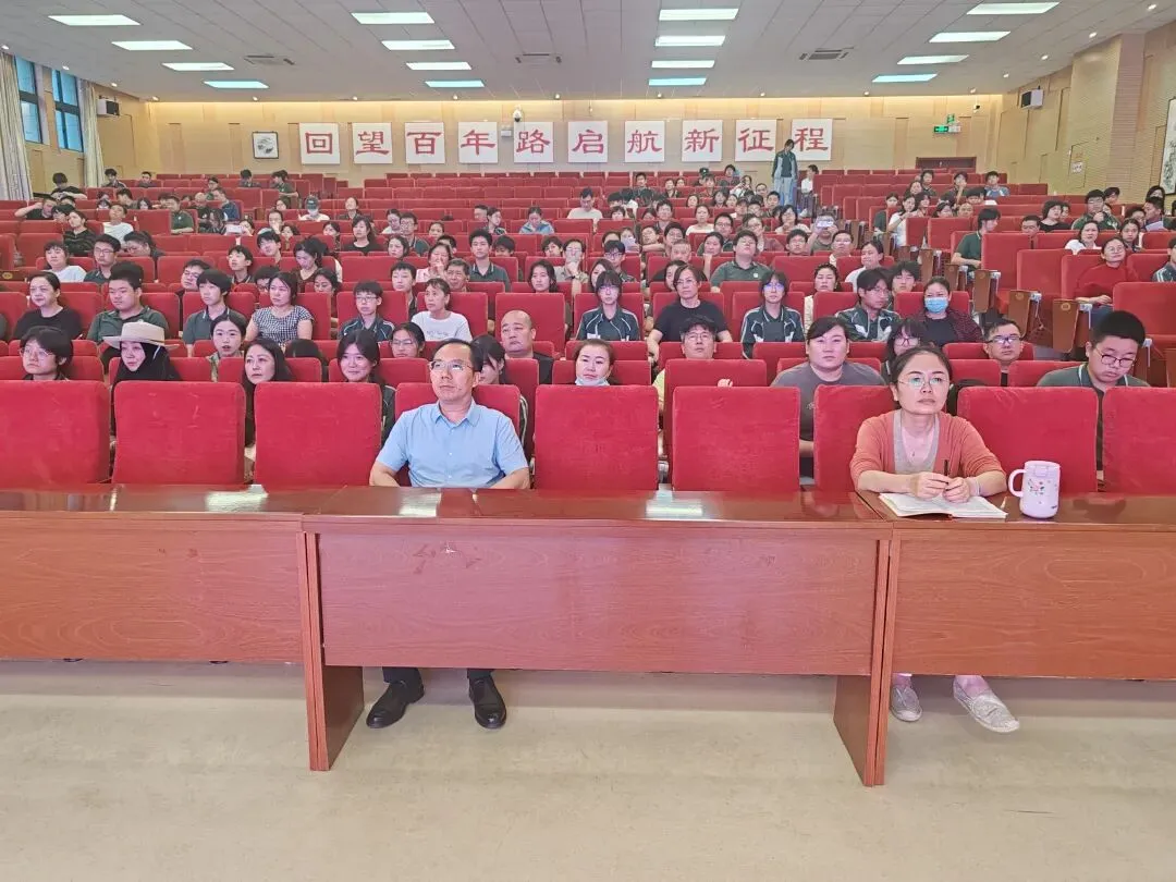 青春逐梦,携手同行——初三年级中考起航大会-第1张图片-四季读书网