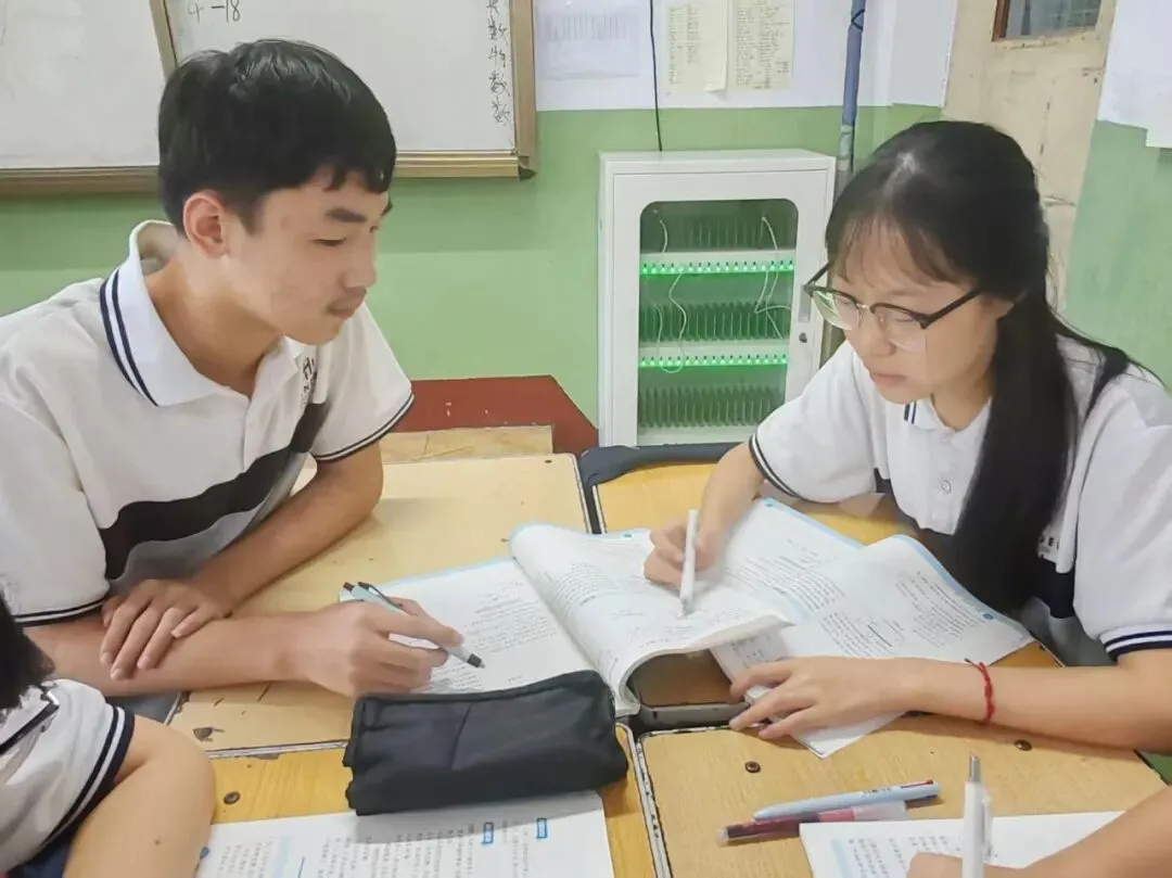 【初中分校】小队 担当筑成长|初三年级优秀小组长梁师菡-第3张图片-四季读书网 【初中分校】小队 担当筑成长|初三年级优秀小组长梁师菡-第3张图片-四季读书网