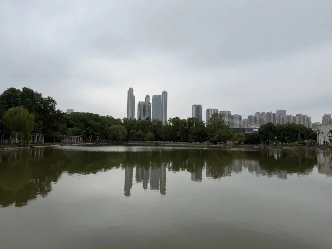 中秋假期带初三儿子逛武汉理工:一句“我考不上”我们定下了一个四年之约-第3张图片-四季读书网
