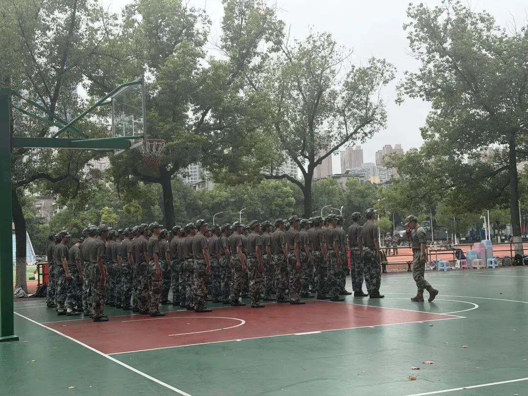 中秋假期带初三儿子逛武汉理工:一句“我考不上”我们定下了一个四年之约-第4张图片-四季读书网