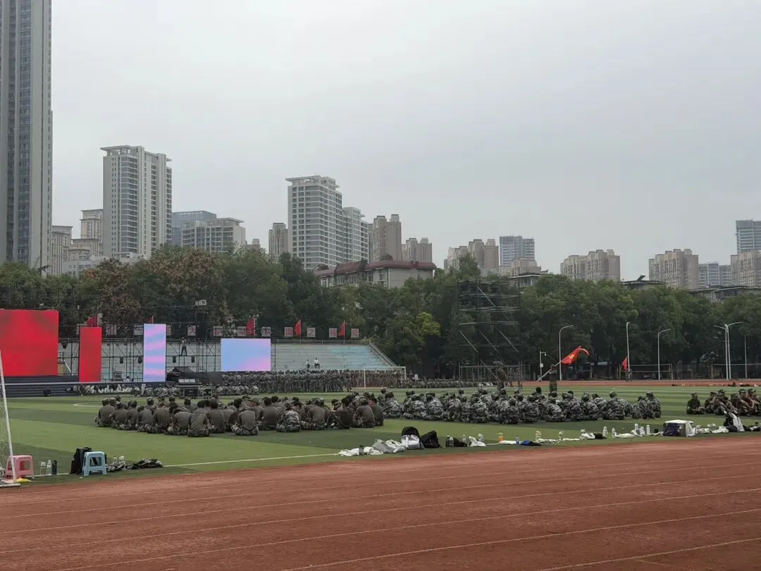 中秋假期带初三儿子逛武汉理工:一句“我考不上”我们定下了一个四年之约-第5张图片-四季读书网