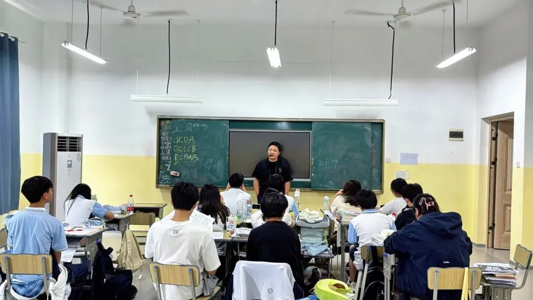 初三逆袭正当时|百问百答全封闭集训,沉浸式备战中考!-第6张图片-四季读书网 初三逆袭正当时|百问百答全封闭集训,沉浸式备战中考!-第6张图片-四季读书网