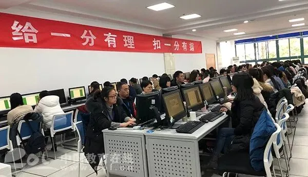 高考 · 帮丨试卷分数怎么打?约1500名教师、105万余份试卷…直击2020选考评卷现场!-第9张图片-四季读书网 高考 · 帮丨试卷分数怎么打?约1500名教师、105万余份试卷…直击2020选考评卷现场!-第9张图片-四季读书网