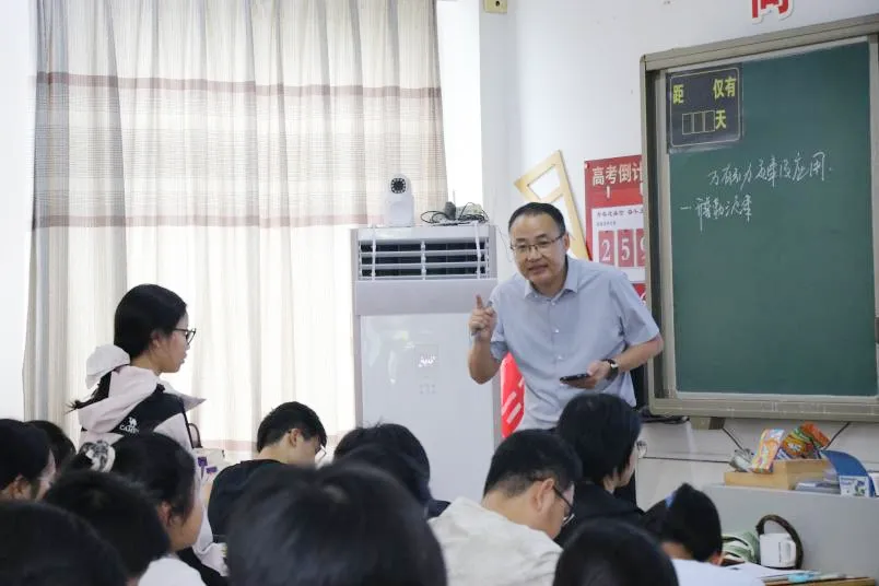 以公开课提质、以真题定向丨苏州市召开高三物理备课组长会议-第3张图片-四季读书网 以公开课提质、以真题定向丨苏州市召开高三物理备课组长会议-第3张图片-四季读书网