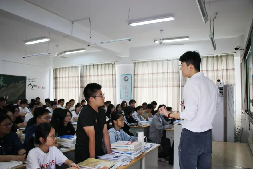 以公开课提质、以真题定向丨苏州市召开高三物理备课组长会议-第4张图片-四季读书网 以公开课提质、以真题定向丨苏州市召开高三物理备课组长会议-第4张图片-四季读书网