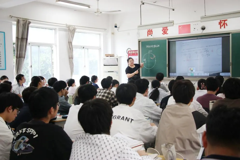 以公开课提质、以真题定向丨苏州市召开高三物理备课组长会议-第5张图片-四季读书网 以公开课提质、以真题定向丨苏州市召开高三物理备课组长会议-第5张图片-四季读书网