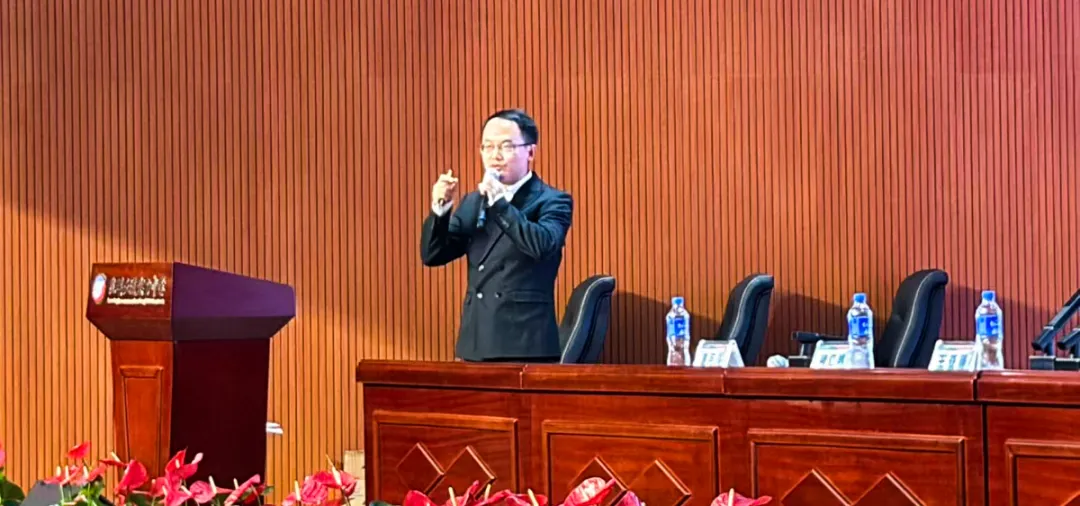 以爱育人,静待花开|初一家长会上,看见孩子在正道的每一步成长-第6张图片-四季读书网 以爱育人,静待花开|初一家长会上,看见孩子在正道的每一步成长-第6张图片-四季读书网