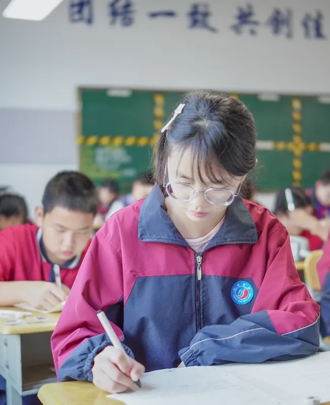 以爱育人,静待花开|初一家长会上,看见孩子在正道的每一步成长-第11张图片-四季读书网 以爱育人,静待花开|初一家长会上,看见孩子在正道的每一步成长-第11张图片-四季读书网