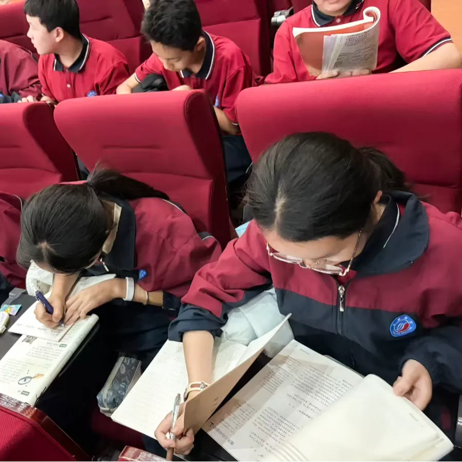 以爱育人,静待花开|初一家长会上,看见孩子在正道的每一步成长-第14张图片-四季读书网 以爱育人,静待花开|初一家长会上,看见孩子在正道的每一步成长-第14张图片-四季读书网