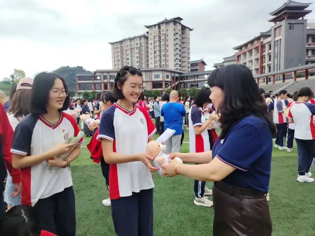 你乘风破浪,我全程护航 ——2026届中考,桂林市尚贤学校暖心送考-第43张图片-四季读书网