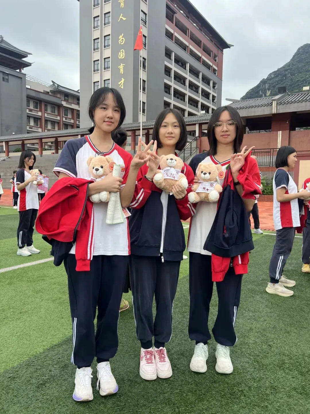 你乘风破浪,我全程护航 ——2026届中考,桂林市尚贤学校暖心送考-第50张图片-四季读书网