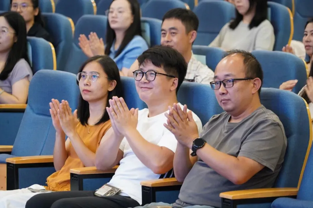初一接住情绪,初三托住心态 ——初一初三家长会,给家长两套陪伴答案-第6张图片-四季读书网 初一接住情绪,初三托住心态 ——初一初三家长会,给家长两套陪伴答案-第6张图片-四季读书网