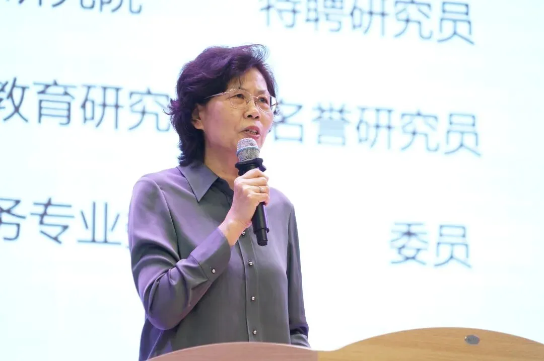 初一接住情绪,初三托住心态 ——初一初三家长会,给家长两套陪伴答案-第10张图片-四季读书网 初一接住情绪,初三托住心态 ——初一初三家长会,给家长两套陪伴答案-第10张图片-四季读书网