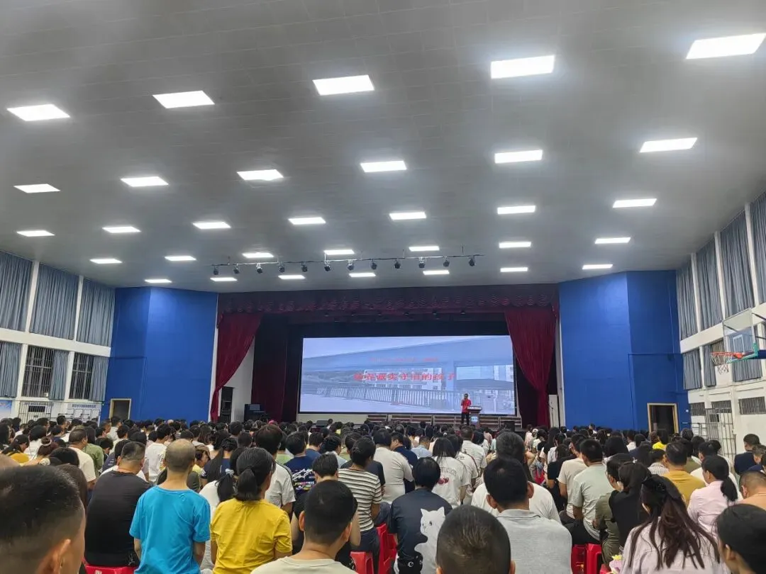 初三新程,家校同行——碧江中学初三年级召开专题家长会-第19张图片-四季读书网