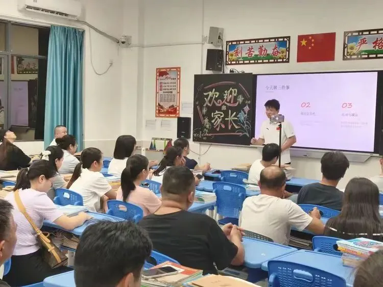 家校同心     护航中考 ——四会中学高新学校九年级家长会圆满举行-第6张图片-四季读书网