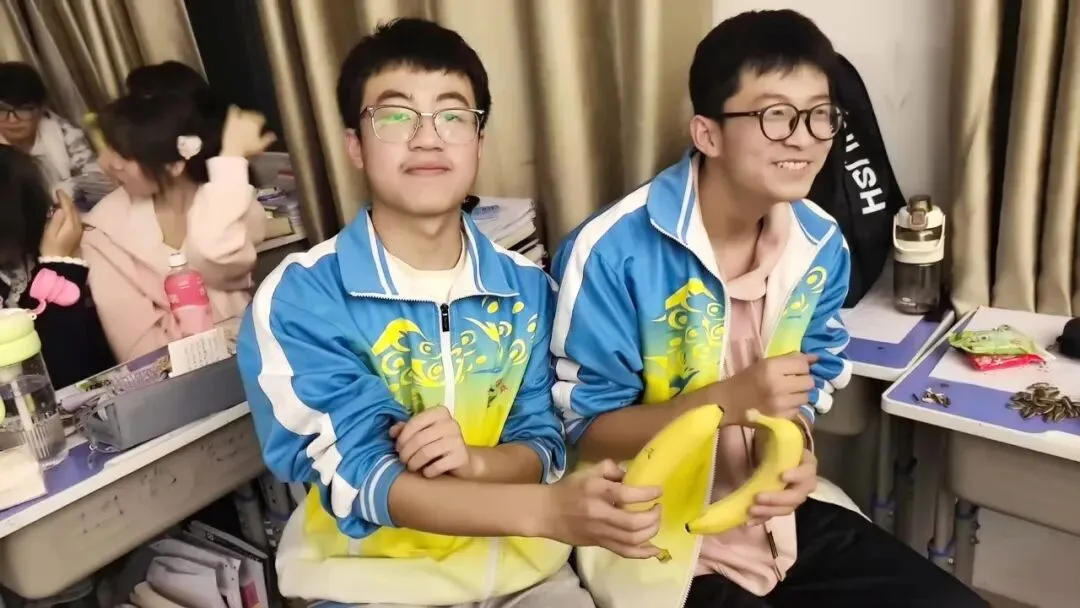 月满中秋,情满校园!成功高考六校师生在校欢度中秋佳节-第14张图片-四季读书网 月满中秋,情满校园!成功高考六校师生在校欢度中秋佳节-第14张图片-四季读书网