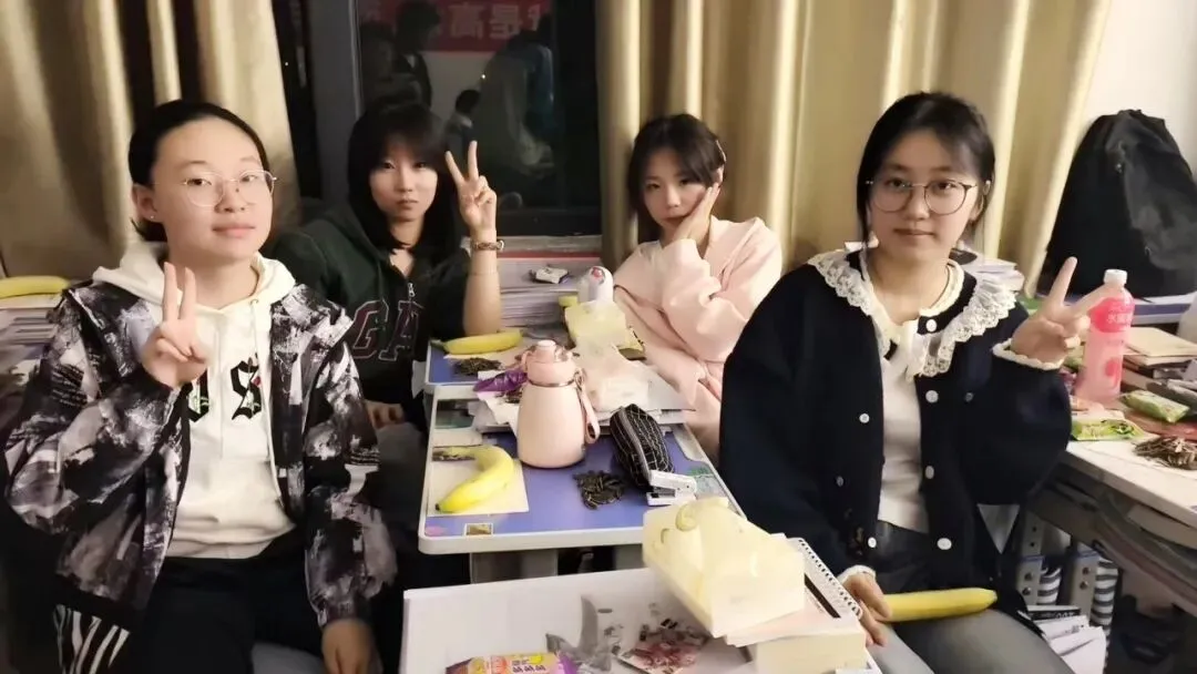 月满中秋,情满校园!成功高考六校师生在校欢度中秋佳节-第15张图片-四季读书网 月满中秋,情满校园!成功高考六校师生在校欢度中秋佳节-第15张图片-四季读书网