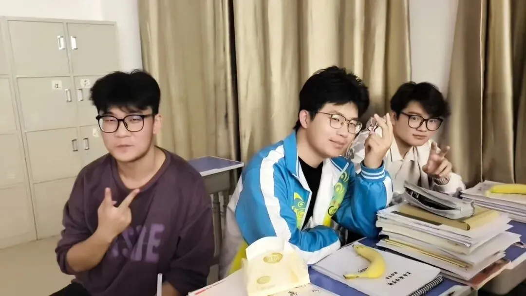 月满中秋,情满校园!成功高考六校师生在校欢度中秋佳节-第16张图片-四季读书网 月满中秋,情满校园!成功高考六校师生在校欢度中秋佳节-第16张图片-四季读书网