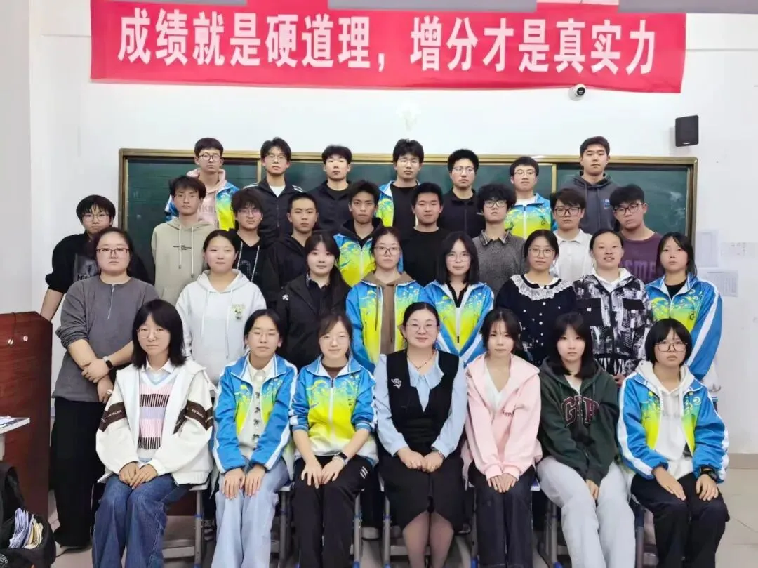 月满中秋,情满校园!成功高考六校师生在校欢度中秋佳节-第22张图片-四季读书网 月满中秋,情满校园!成功高考六校师生在校欢度中秋佳节-第22张图片-四季读书网